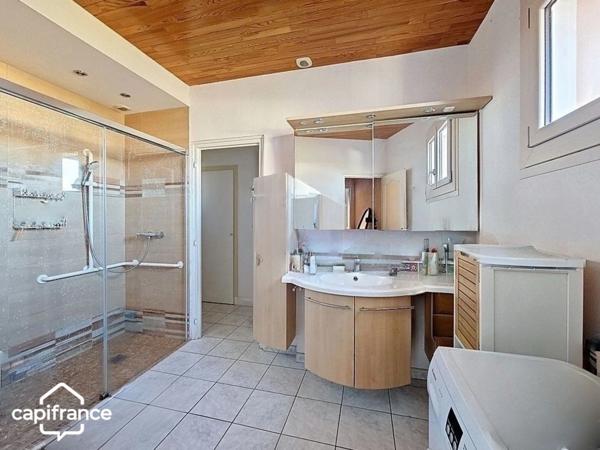 À vendre – Maison familiale de 226 m² avec studio indépendant et grand jardin à Thouars (79)