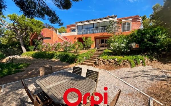 Maison à vendre    7 pièces • 240 m2 Bandol