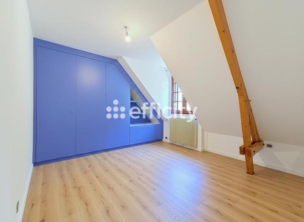 Maison
         7 pièces
        - 161 m² Bien prestige 548 500 € *