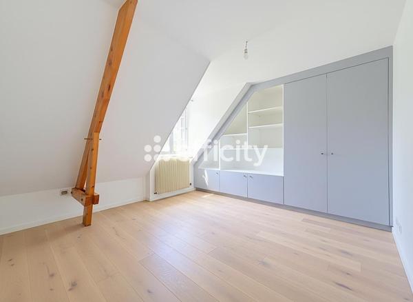 Maison
         7 pièces
        - 161 m² Bien prestige 548 500 € *