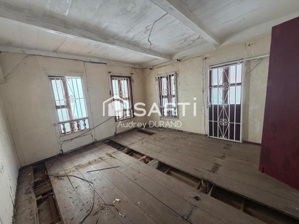 MAISON CREOLE EN BRIQUE ET BOIS  A REHABILITE AU CENTRE VILLE DE CAYENNE