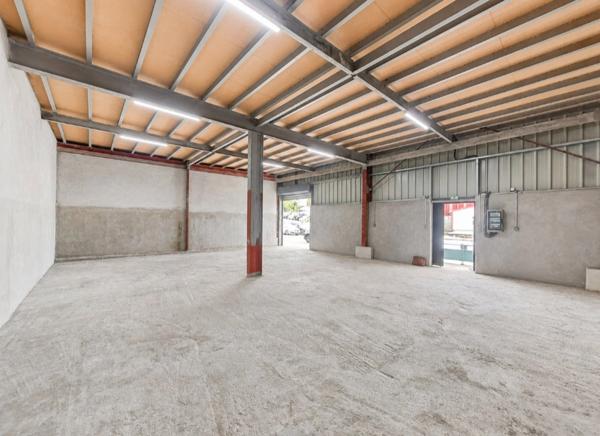 A louer : Local d'activité commercial – 110 m² – ZI DE CHAMPIGNY – DUCOS