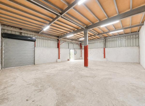 A louer : Local d'activité commercial – 110 m² – ZI DE CHAMPIGNY – DUCOS