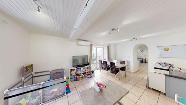 Maison Dauphinoise rénovée à Veyrins Thuellin, hyper centre, 4 chambres 115 m2