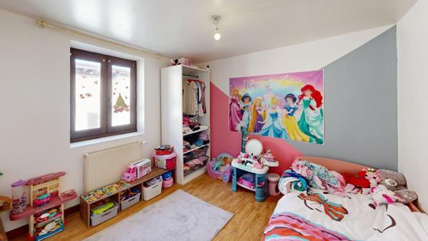 Maison Dauphinoise rénovée à Veyrins Thuellin, hyper centre, 4 chambres 115 m2