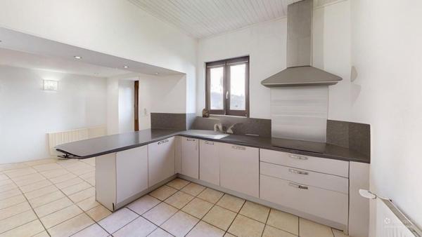 Maison Dauphinoise rénovée à Veyrins Thuellin, hyper centre, 4 chambres 115 m2