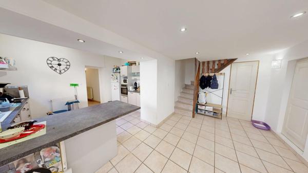 Maison Dauphinoise rénovée à Veyrins Thuellin, hyper centre, 4 chambres 115 m2