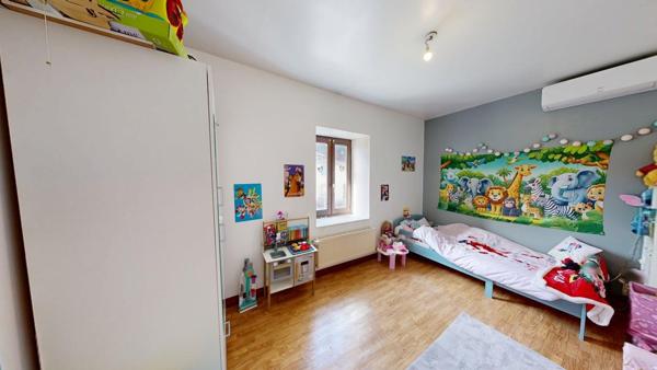 Maison Dauphinoise rénovée à Veyrins Thuellin, hyper centre, 4 chambres 115 m2