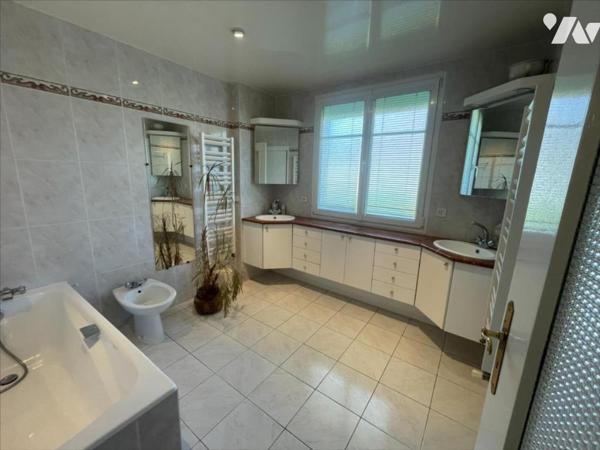 CAEN VENOIX MAISON 7 PIECES EN TRES BON ETAT