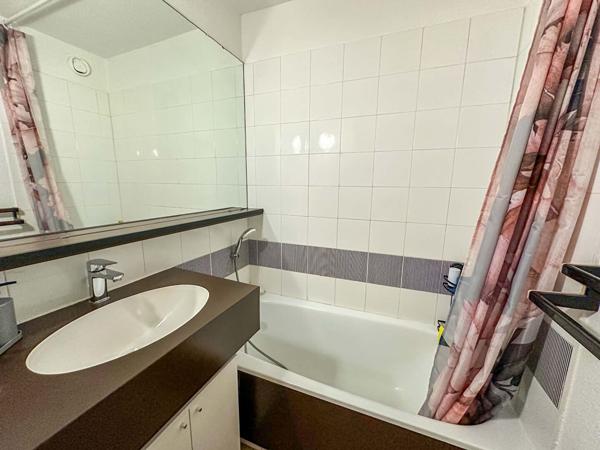 Studio cabine de 25m² rénové avec parking