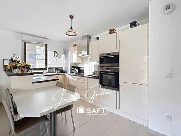 Appartement F3 de 78,73 m2 + Terrasse + Jardin / 2 places de parking / 2 caves