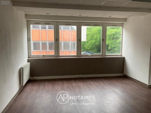 Entrepôt et bureaux à louer à Rennes en Ille-et-Vilaine (35700), ref : LP075-APNOTAIRES