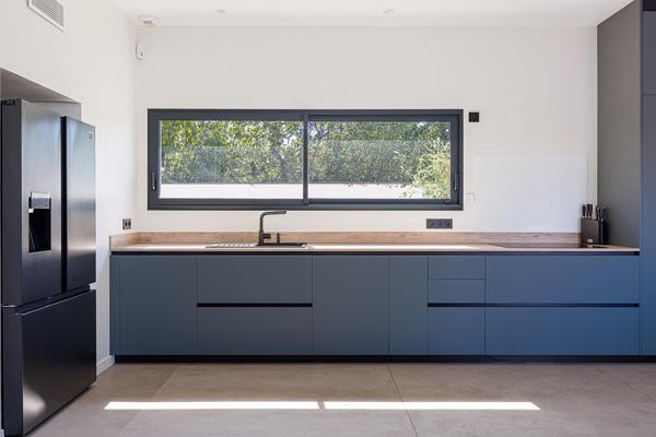 Maison contemporaine aux volumes spectaculaires avec piscine, à Genas