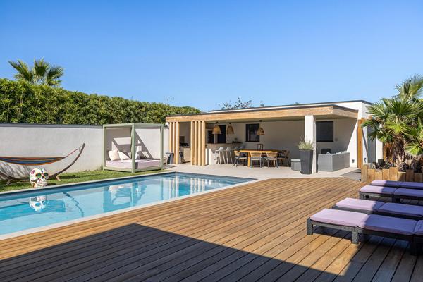Maison contemporaine aux volumes spectaculaires avec piscine, à Genas