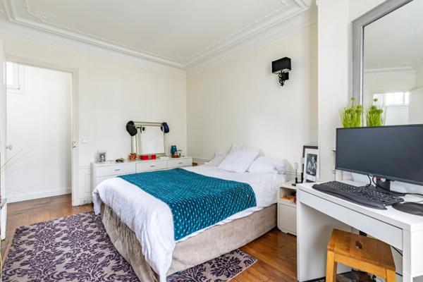 Appartement bourgeois rue Lamarck 2 pièces Charme