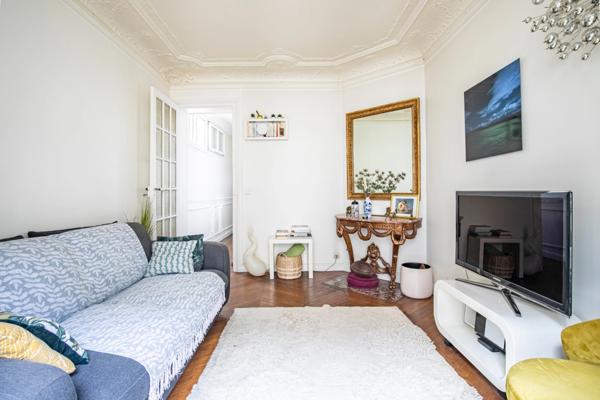 Appartement bourgeois rue Lamarck 2 pièces Charme