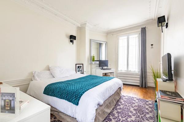 Appartement bourgeois rue Lamarck 2 pièces Charme