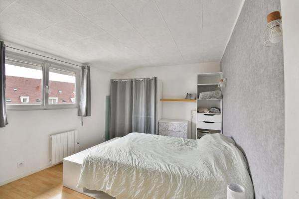 Appartement rénové 2 pièces de 44,56 m² Montlhéry  – Dernier étage-  cabanon
