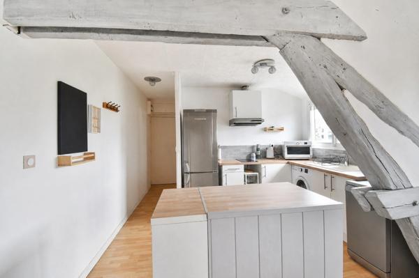 Appartement rénové 2 pièces de 44,56 m² Montlhéry  – Dernier étage-  cabanon