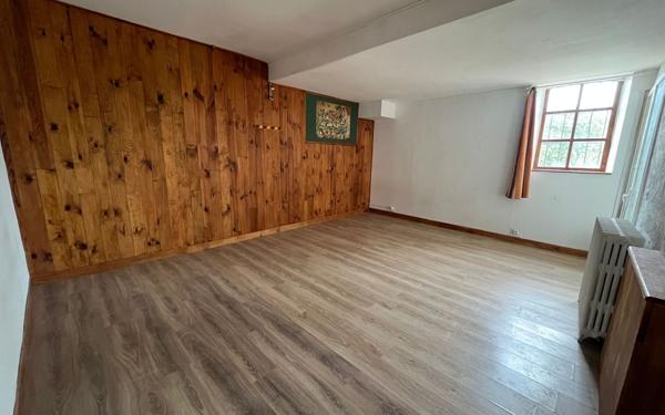 Maison à louer    6 pièces •  Jonquières