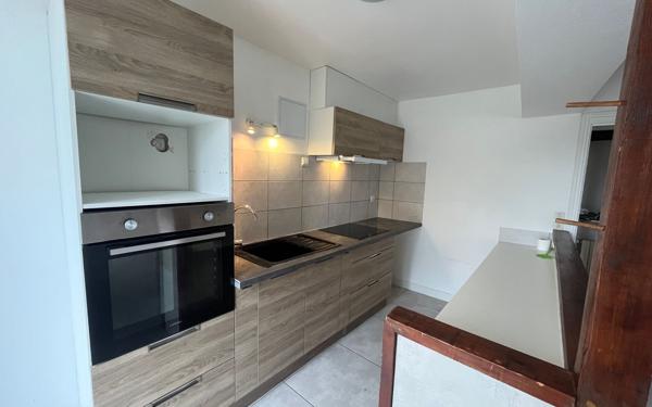 Maison à louer    6 pièces •  Jonquières