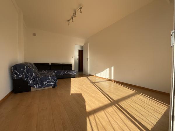 13004 BOULEVARD ROUGIER – A RAFFRAICHIR - APPARTEMENT DE 38,80M² AVEC TERRASSE DONNANT SUR COUR – ASCENSEUR –