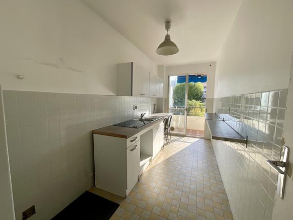 13004 BOULEVARD ROUGIER – A RAFFRAICHIR - APPARTEMENT DE 38,80M² AVEC TERRASSE DONNANT SUR COUR – ASCENSEUR –