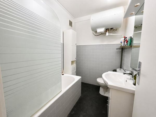 13004 BOULEVARD ROUGIER – A RAFFRAICHIR - APPARTEMENT DE 38,80M² AVEC TERRASSE DONNANT SUR COUR – ASCENSEUR –