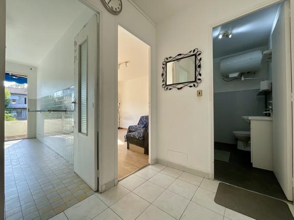 13004 BOULEVARD ROUGIER – A RAFFRAICHIR - APPARTEMENT DE 38,80M² AVEC TERRASSE DONNANT SUR COUR – ASCENSEUR –