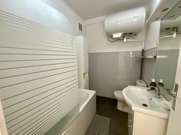 13004 BOULEVARD ROUGIER – A RAFFRAICHIR - APPARTEMENT DE 38,80M² AVEC TERRASSE DONNANT SUR COUR – ASCENSEUR –