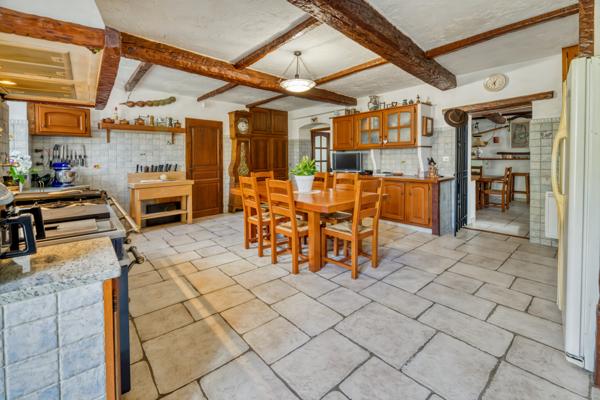 L'Escarène (06440) Duplex 140 m² divisible, balcon, centre L’Escarène