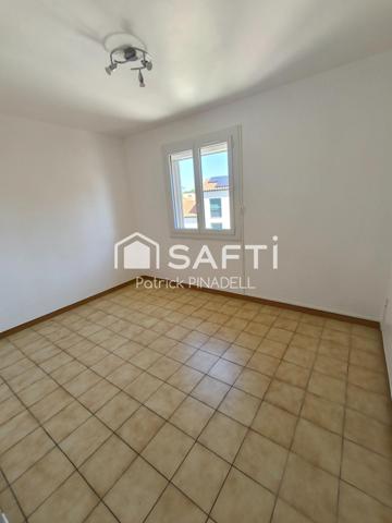 Maison 3 faces, 3 belles chambres, grand garage, piscine et jardin.