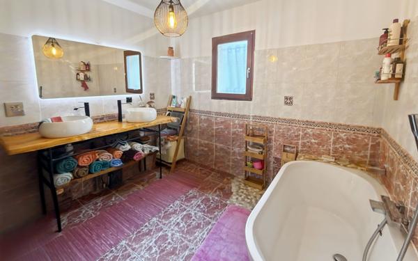 Maison à vendre    5 pièces •  Chancelade