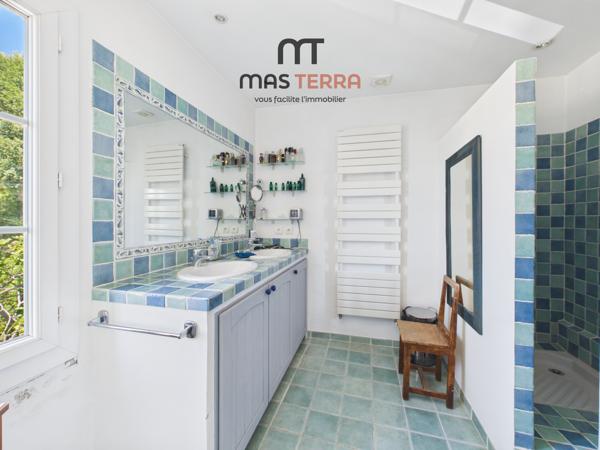 Maison
         9 pièces
        - 248 m² Exclusivité 1 090 000 € *
