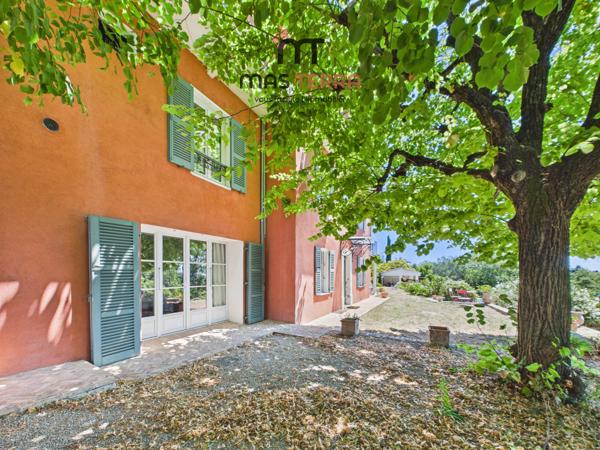 Maison
         9 pièces
        - 248 m² Exclusivité 1 090 000 € *