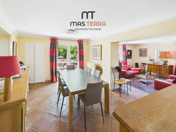 Maison
         9 pièces
        - 248 m² Exclusivité 1 090 000 € *