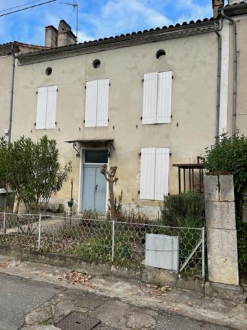 A 2 PAS DE LAVARDAC