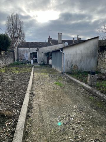 A 2 PAS DE LAVARDAC