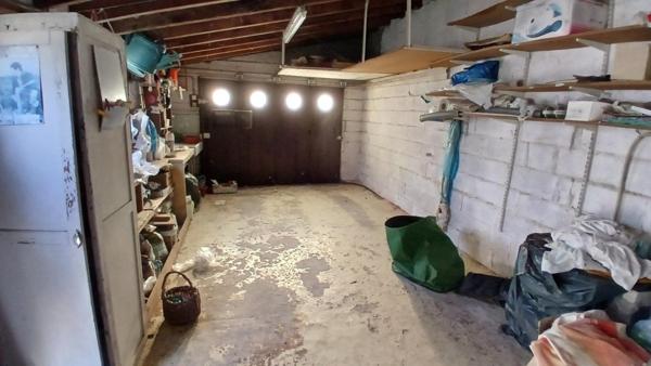 COZES 17120. Agréable maison de 80 m² habitable en pierre de taille en centre bourg. Commerces à pieds