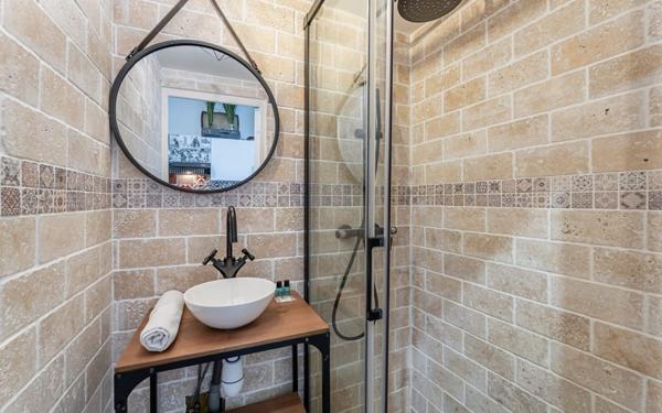 Appartement à vendre    2 pièces • 33 m2 Marseille 2