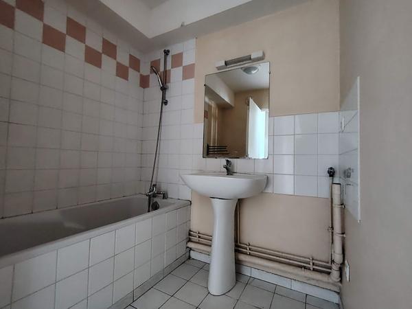 ANGERS QUARTIER NEY APPARTEMENT 45 m² avec garage fermé