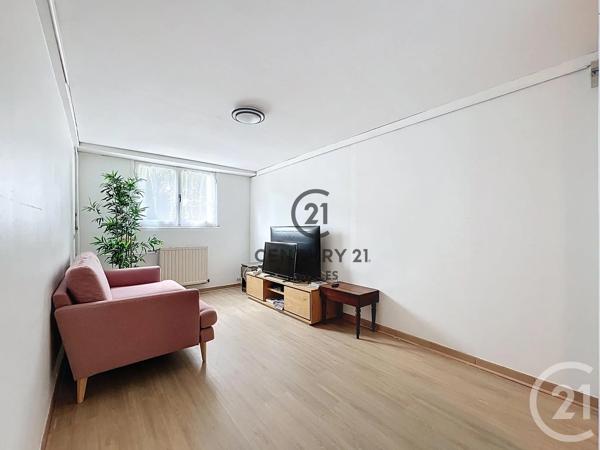 Maison à vendre  8 pièces - 147,17 m 2   NEUILLY SUR MARNE  - 93