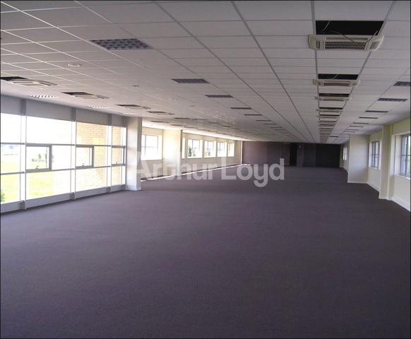 Bureaux à louer à Villeneuve-d'Ascq immeuble moderne proche centre commercial