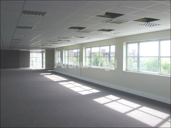 Bureaux à louer à Villeneuve-d'Ascq immeuble moderne proche centre commercial