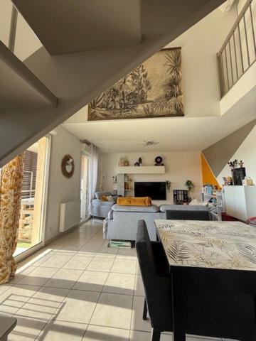 Duplex: Vue dégagée /Dernier étage/ Calme absolu