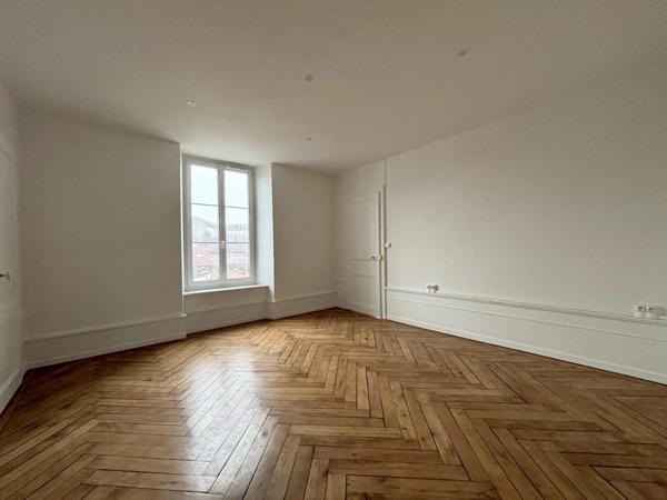 Appartement à louer 5 pièces 76.66m²