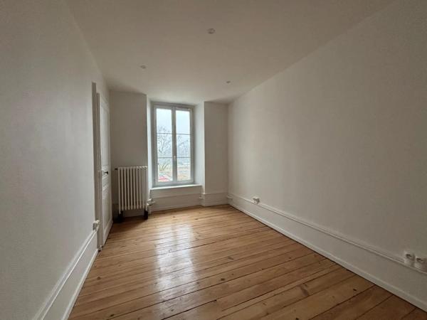 Appartement à louer 5 pièces 76.66m²
