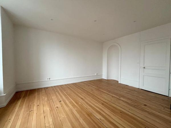 Appartement à louer 5 pièces 76.66m²