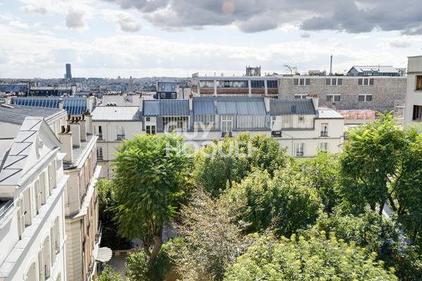 RARE - Appartement 4 Pièces de 70 m2 Aux Abbesses - Vue sur Paris