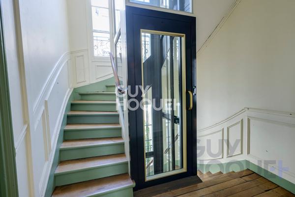 RARE - Appartement 4 Pièces de 70 m2 Aux Abbesses - Vue sur Paris